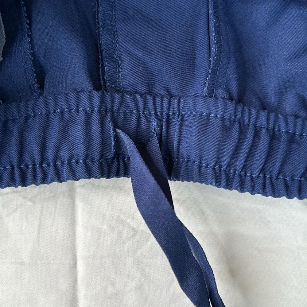 Movement Mens Navy Blue Scrubs Tapered Joggers with multiple pockets. Inseam 28”